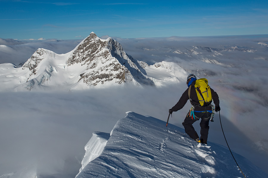 На вершине Monch с видом на Jungfrau