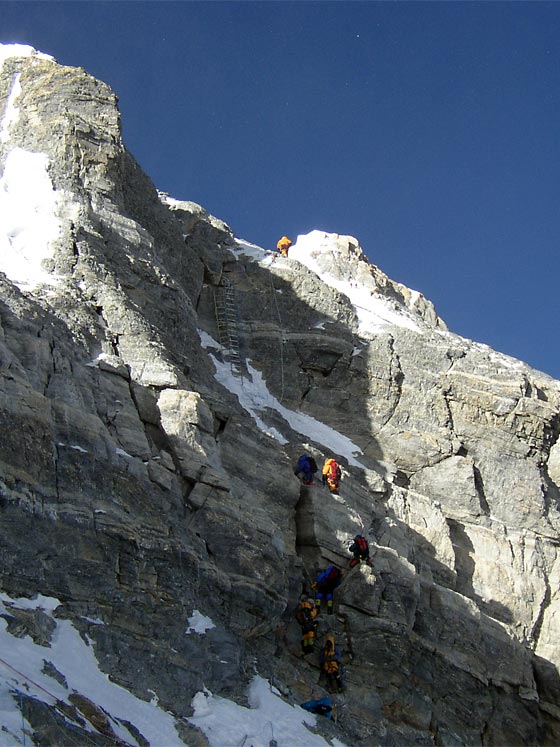  Лестница на второй ступени Эвереста на отметке 8600 метров