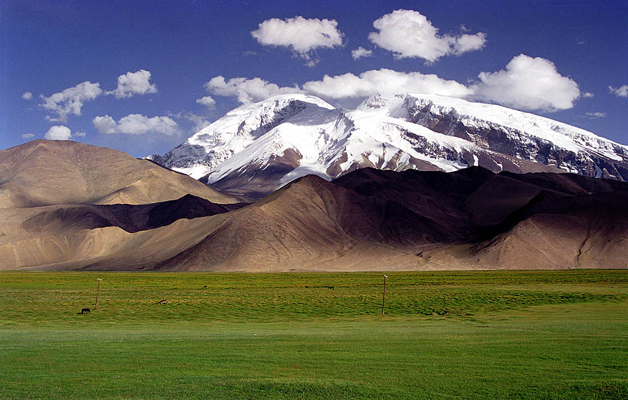  Музтаг-Ата (Muztagh Ata, 7.546м). Вид с Каракорумского шоссе