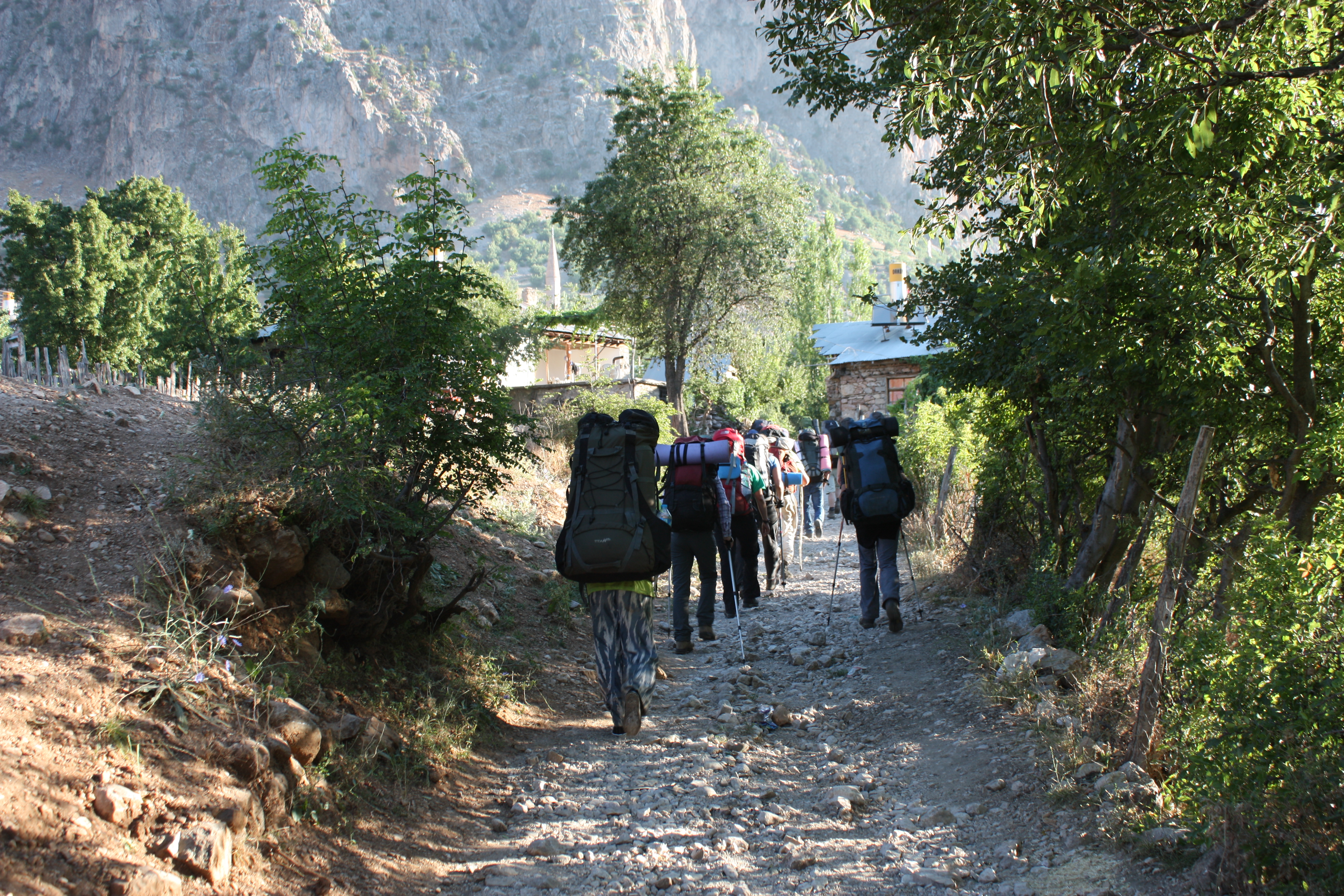 Переход от села к наземному лагерю на 2800. 7 часов пути по сыпухе