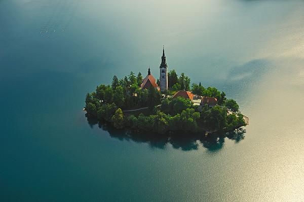 Бледское озеро (Blejsko jezero, Veldeser See) -озеро в словенском регионе Крайна, 475 м.