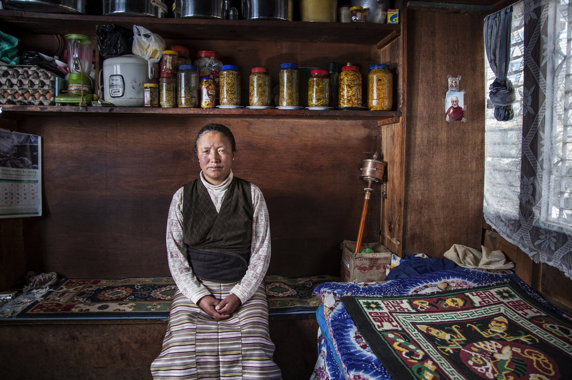Лхаму Чхики (Lhamu Chhiki) - вдова  Чхеванга Нимы (Chhewang Nima), который погиб в 2010 году во время работы на коммерческую экспедицию