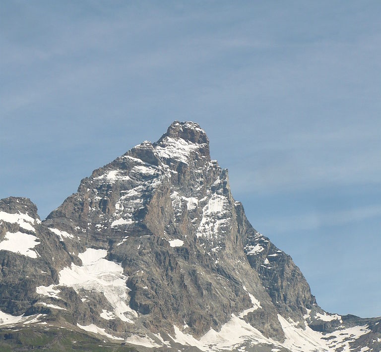  вершина Маттерхорн (Matterhorn, 4478) с южной стороны, как ее видно с Червинии