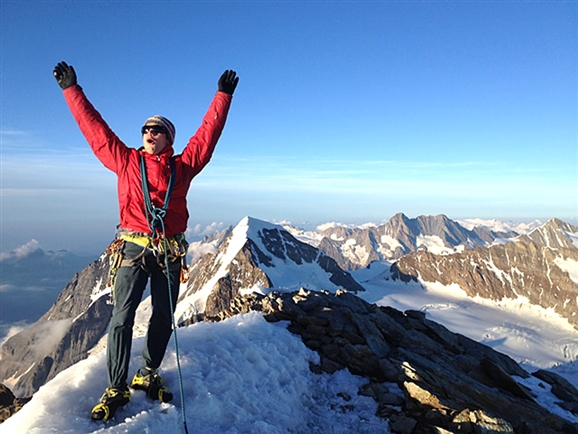  Роджер Шали (Roger Schäli)  на вершине Юнгфрау (Jungfrau, 4158 метров). Швейцария