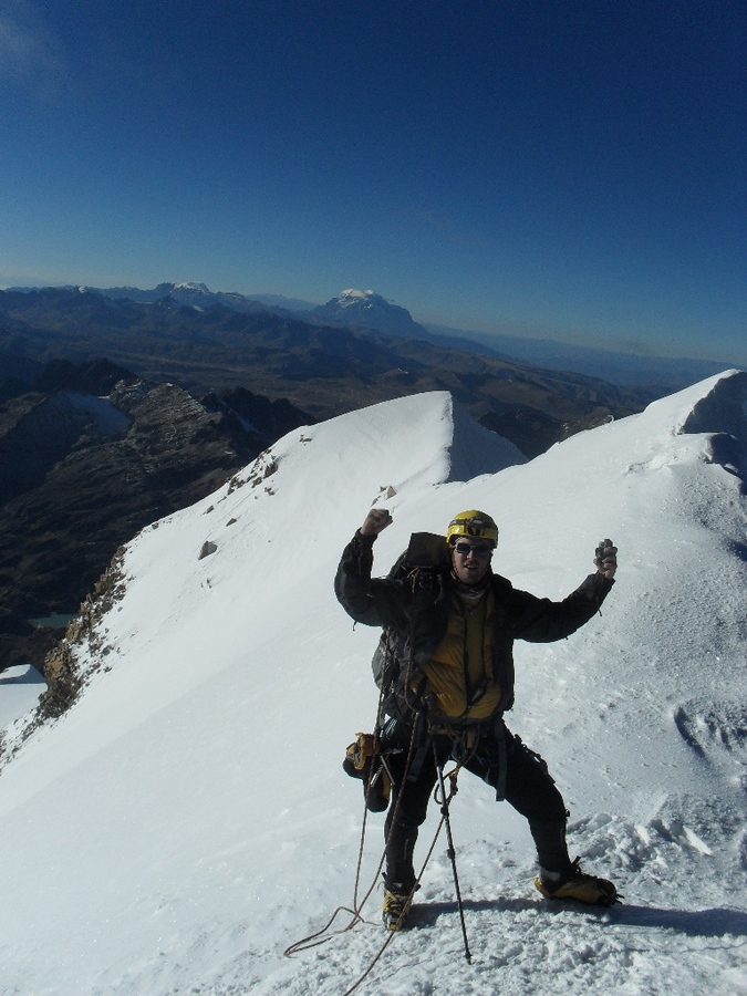 Максимо Кауч (Maximo Kausch) на вершине горы Guallatiri (6063 м), своего 55-ого шеститысячника в программе