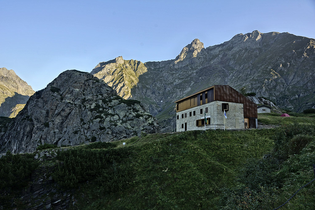 старейшая в Европе горная хижина Куро (Rifugio Curo)
