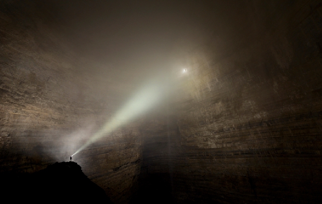 Огромный зал новой пещеры со своим климатом