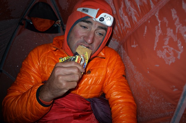 Завтрак в высотном лагере на 6100 метров. Октябрь 2013 