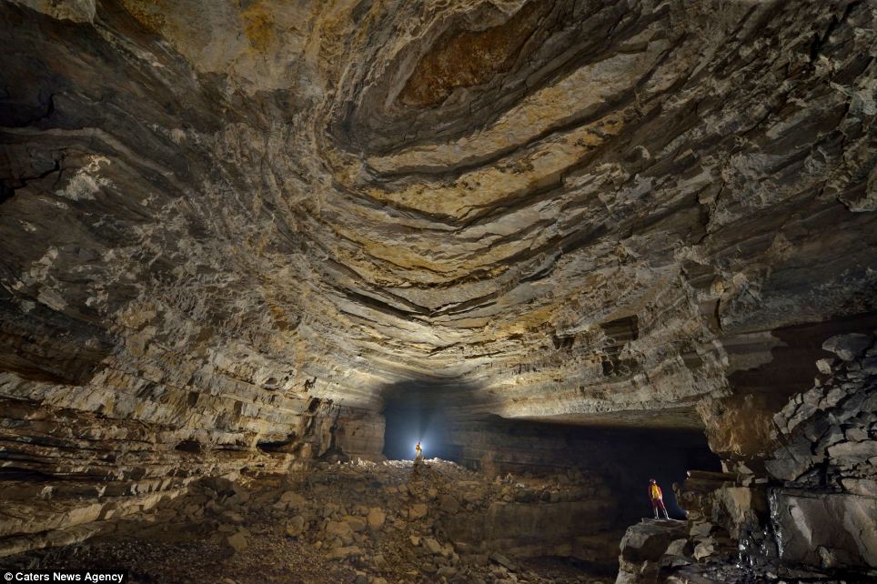 Один из залов огромной пещеры