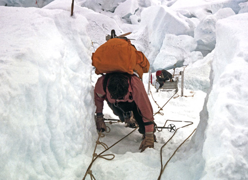 Американская экспедиция 1963 года на Эверест. Переход через ледопад Кхумбу