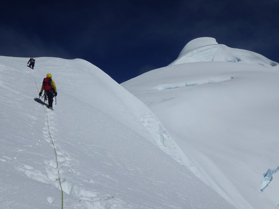 Приближаясь к вершине  Салкантай (Salkantay, 6279 м). Маршрут восхождения по Северо-Восточному гребню 