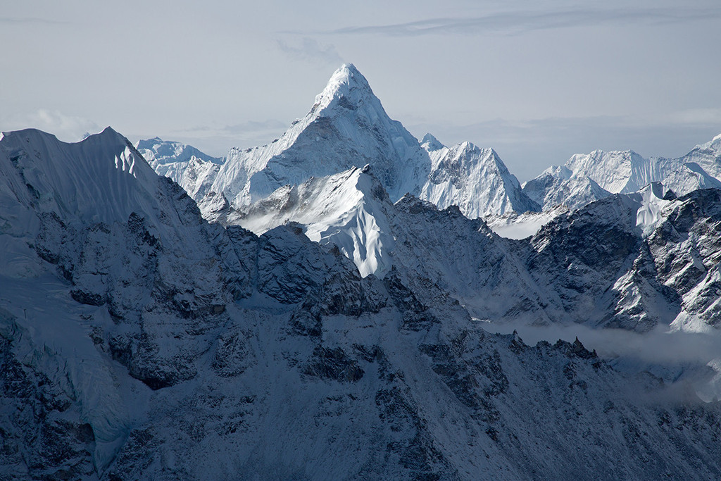 Вершина Ама-Даблам (Непал) после шторма . Фото Jon Griffith