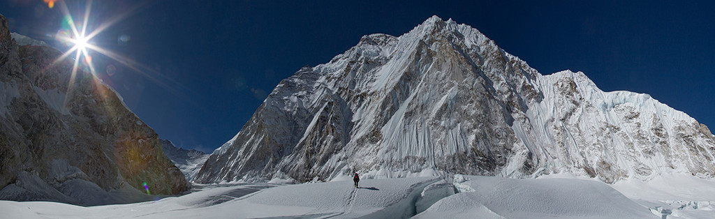 Высотный лагерь Camp I на склоне Эвереста. Фото Jon Griffith