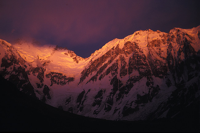  Нангапарбат (Нанга Парбат / Nanga Parbat / 8126 м,— девятый по высоте восьмитысячник мира. Вид на Западную стену - сторону Диамир (Diamir Face)