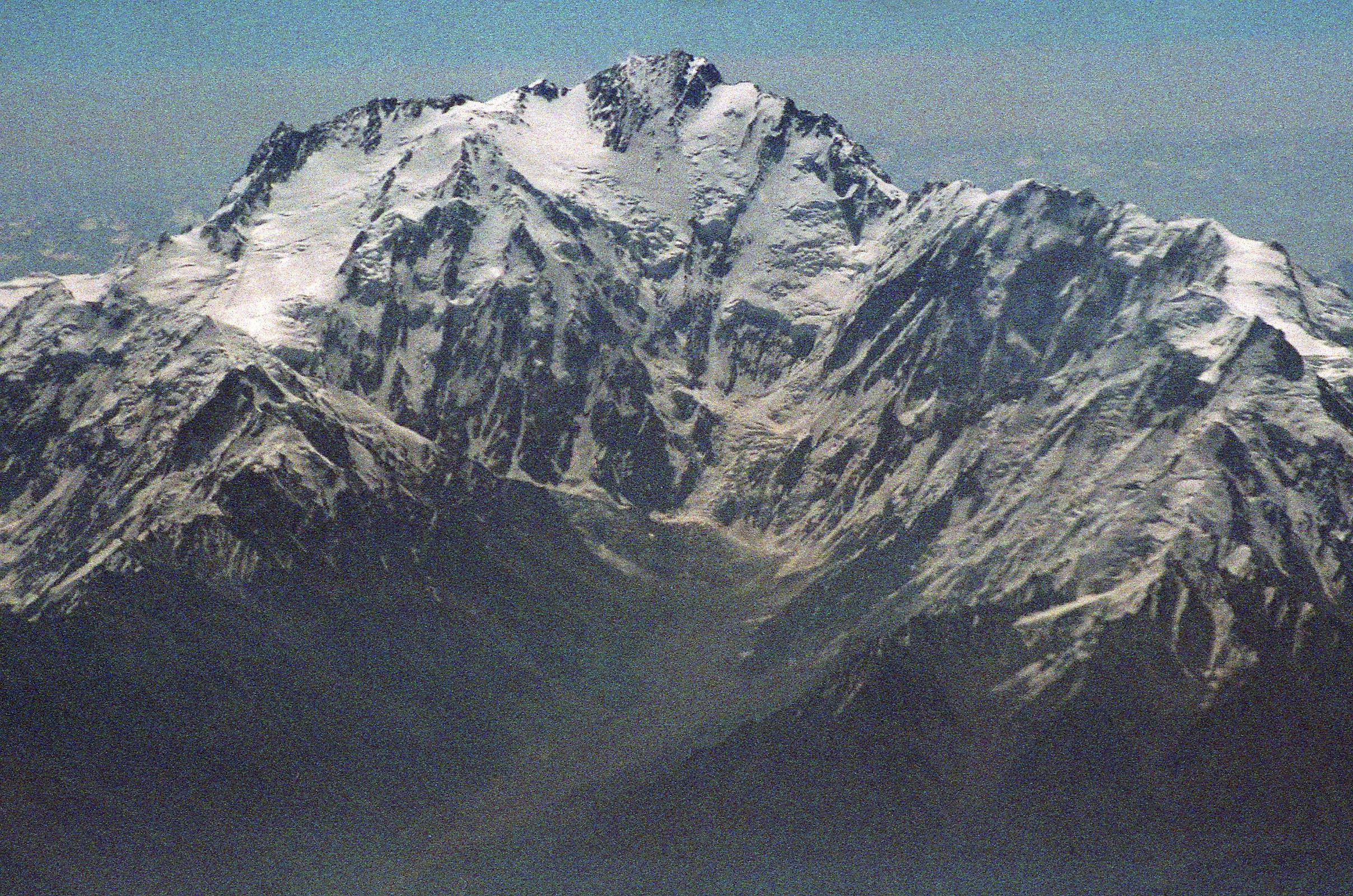 Нангапарбат (Нанга Парбат / Nanga Parbat / 8126 м,— девятый по высоте восьмитысячник мира. Вид на Западную стену - сторону Диамир (Diamir Face)