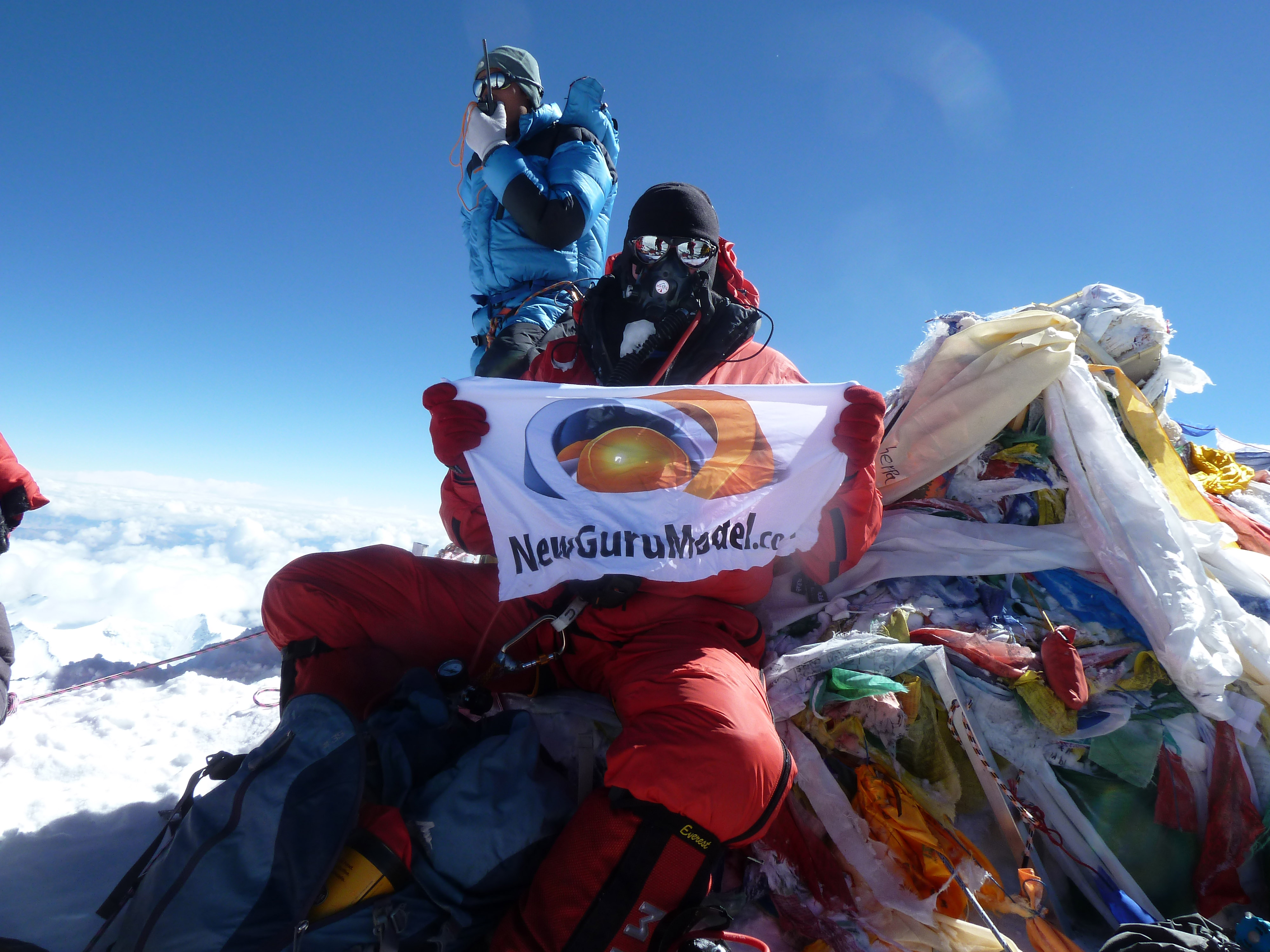 Коммерческие флаги на вершине Эвереста