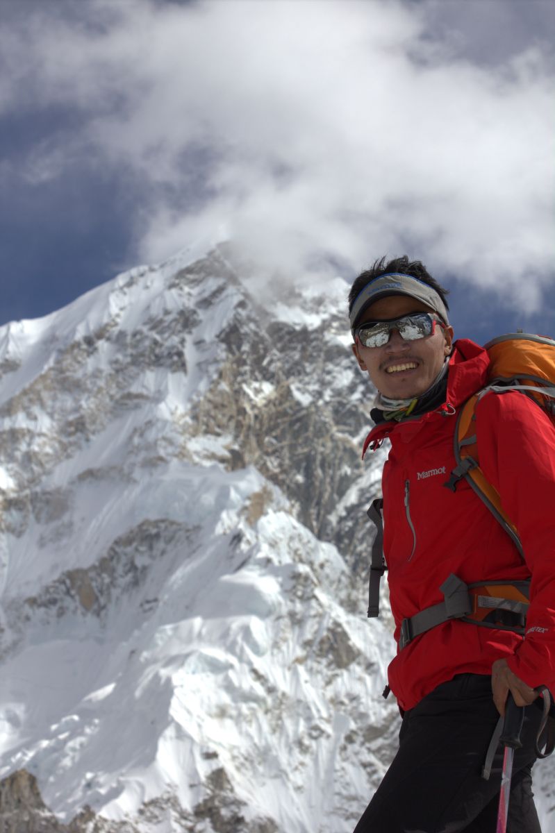   Тенди Шерпа (Tendi Sherpa), член Национальной Ассоциации горных гидов Непала (NMNGA) и пятикратный восходитель на вершину Эвереста
