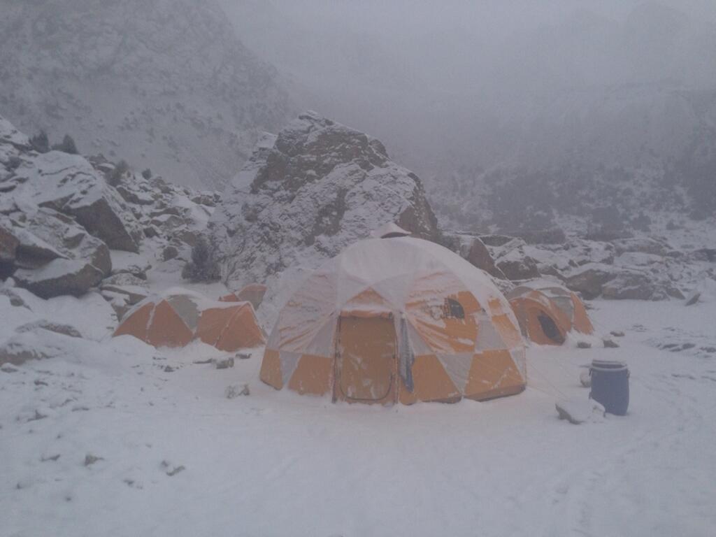  Снежное утро в Базовом лагере на Рупальской стороне Нангапарбат. январь 2014