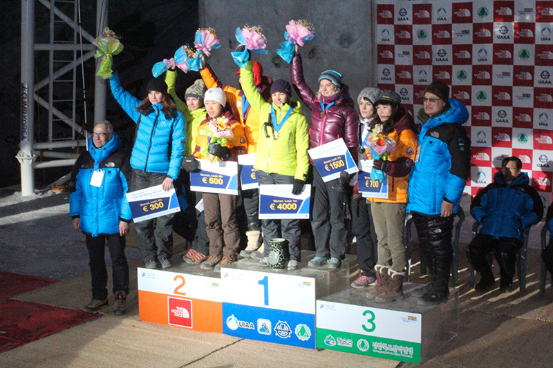 женский подиум на первом этапе Кубка Мира по ледолазанию 2014 в Корее. 1. Мария Толоконина 2. Shin WoonSeon 3.Angelika Rainer
