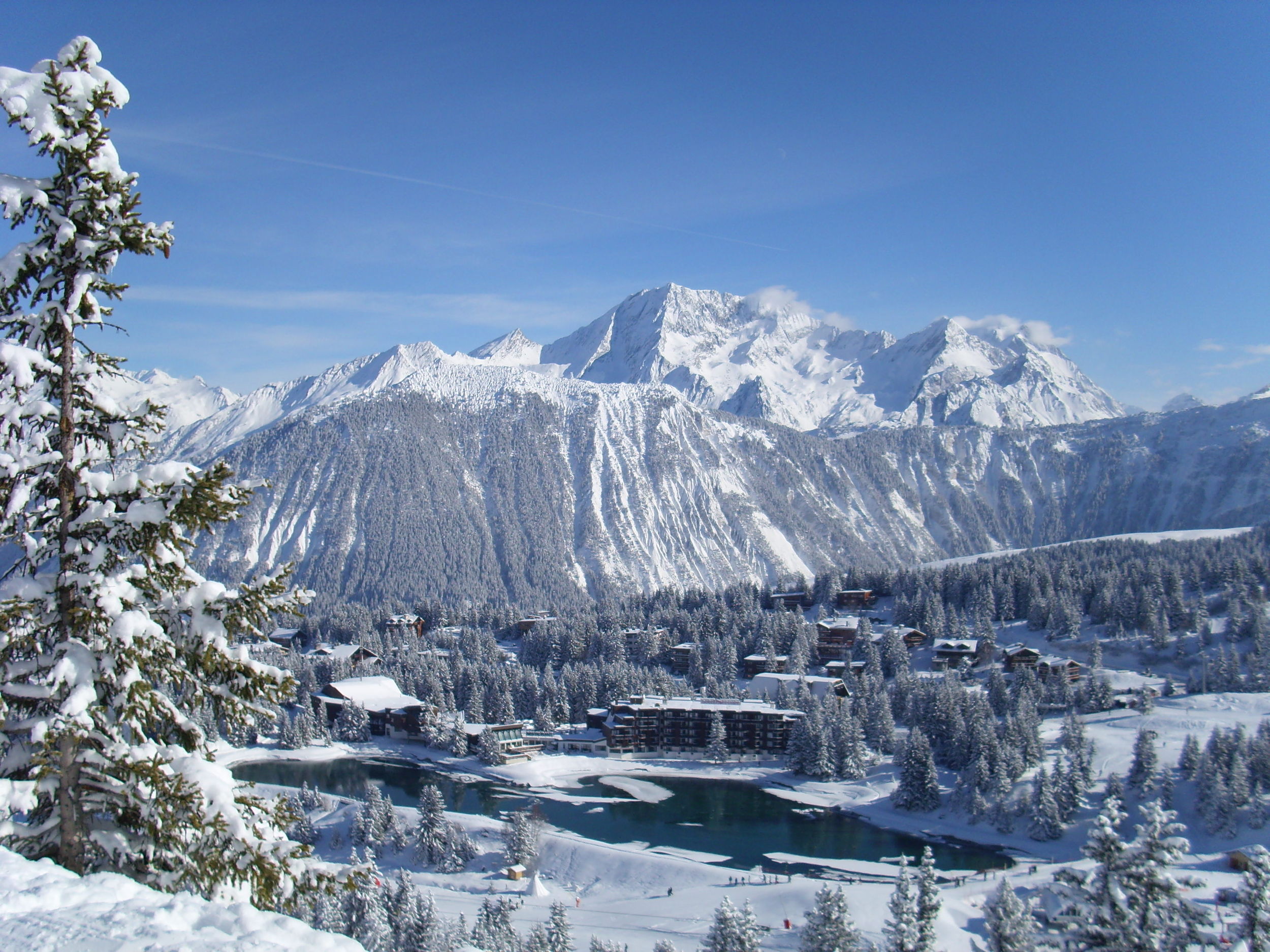 Французский горнолыжный курорт. Куршевель Альпы Франция. Альпы Куршевель. Courchevel (Куршевель), Франция. Альпы Франция горнолыжный курорт Куршевель.