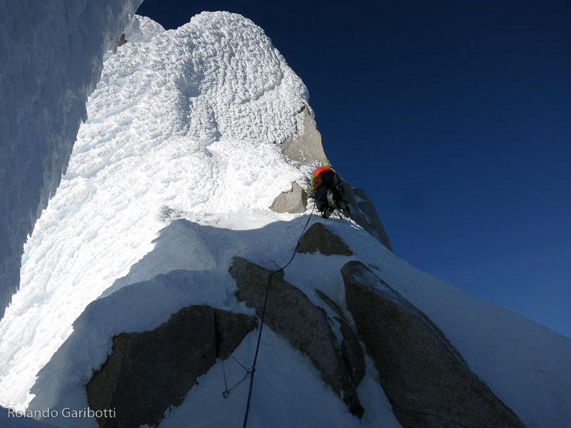 Ледяная шапка на пути к высшей точке вершины Cerro Piergiorgio в Патагонии