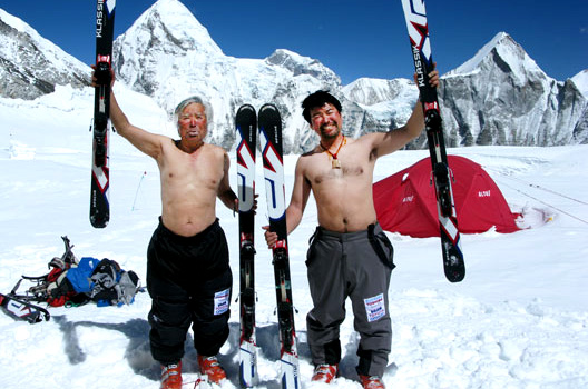 Юичиро Миура (Yuichiro Miura) на лыжах в Гималаях