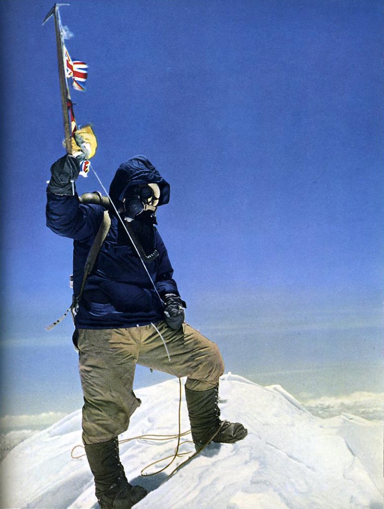 Тенцинг Норгей (Tenzing Norgay) на вершине Эвереста 29 мая 1953 года