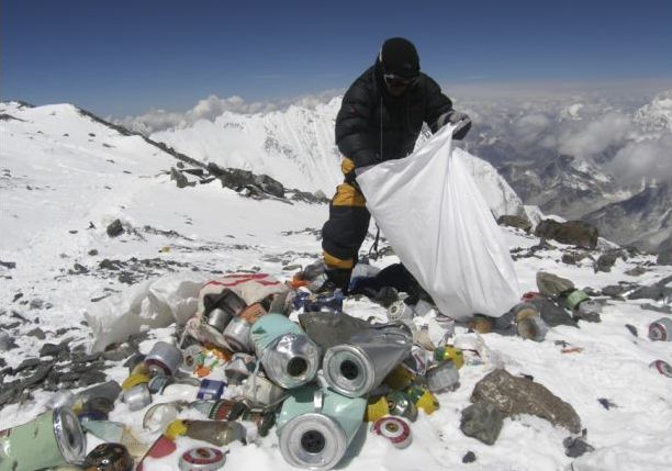  Уборка мусора на Эвересте