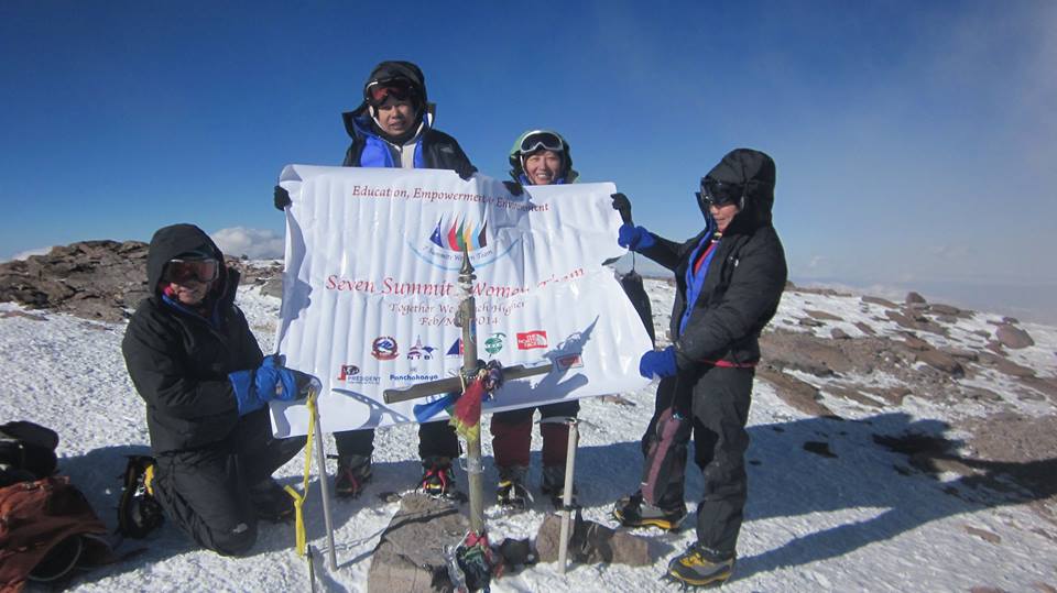 Команда “Seven Summits Women Team” на вершине Аконкагуа. 23 февраля 2014 года