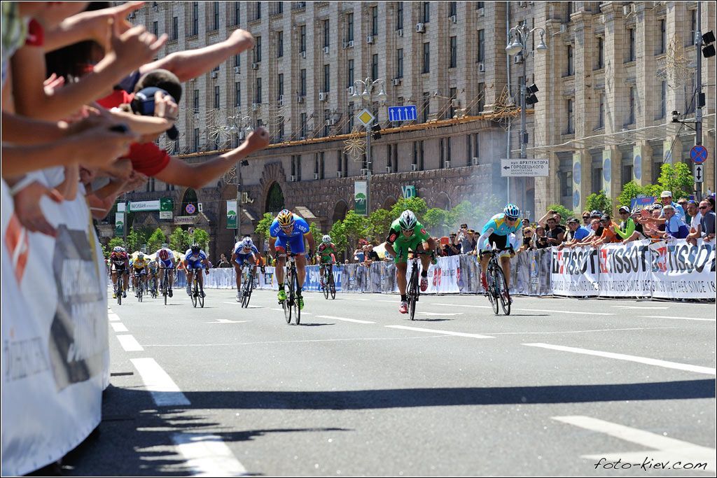 Международные соревнования по велоспорту Race Horizon Park 2014 пройдут в Киеве не смотря на политическую ситуацию и даже частично перекрытый Крещатик.