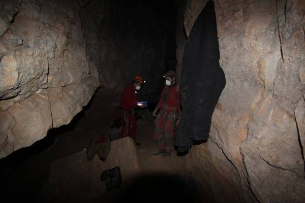  Спелеологи из иркутского клуба "Арабика" открыли уникальный комплекс карстовых пещер на Окинском горном плато