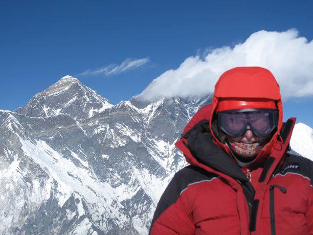 Крис Дженсен Берк (Chris Jensen Burke) на фоне Эвереста и Лхоцзе
