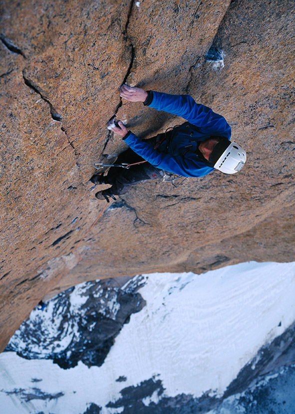 Шон Лири (Sean Leary) во время восхождения на вершину горы Асгард