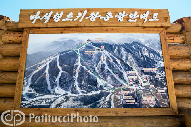 горнолыжный курорт Масик-Рён на склонах перевала Masik Pass в Северной Корее. (Patitucci Photo) 