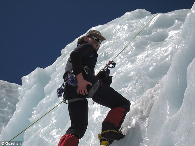 Алистер Сатклифф (Alistair Sutcliffe) на ледопаде Кхумбу на Эвересте