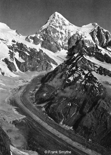 вершина Камет (Kamet 7,756 м) в Индийских Гималаях в 1931 году. Фото Фрэнка Смайта
