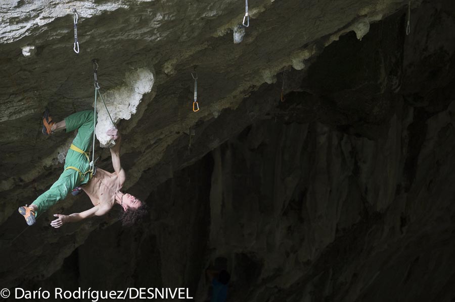Адам Ондра (Adam Ondra) первопрохождение маршрута "Ira" сложности 9а, который был пробит впервые в 2007 году скалолазом Патхи Усобиага (Patxi Usobiaga) на сводах пещеры Baltzola