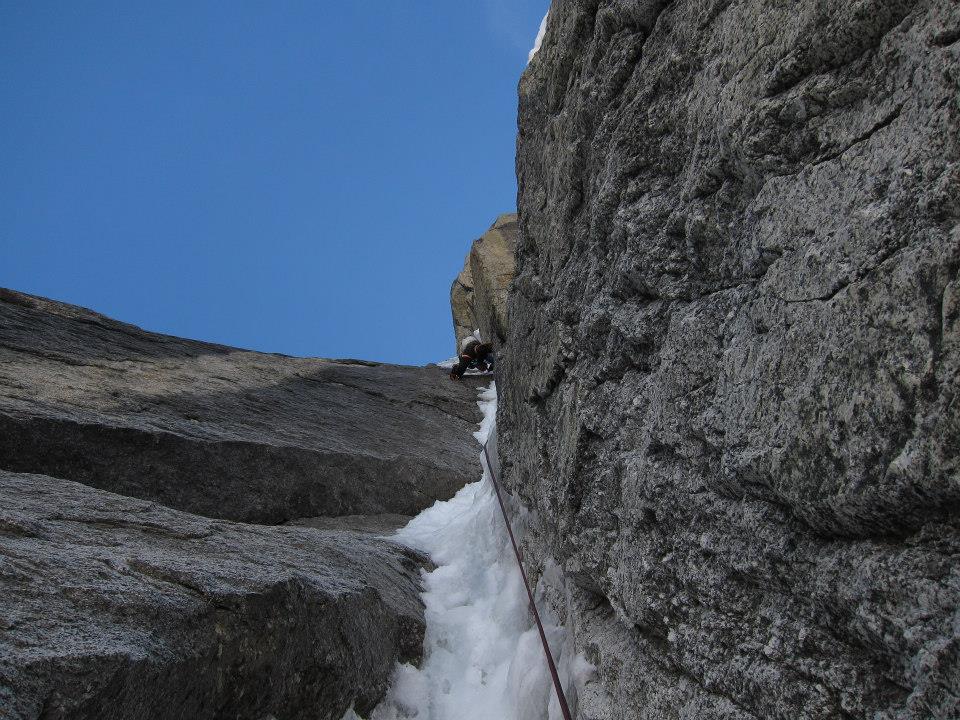 маршрут по Западной стене горы Хантингтон (Mount Huntington): "Scorched Granite" M7