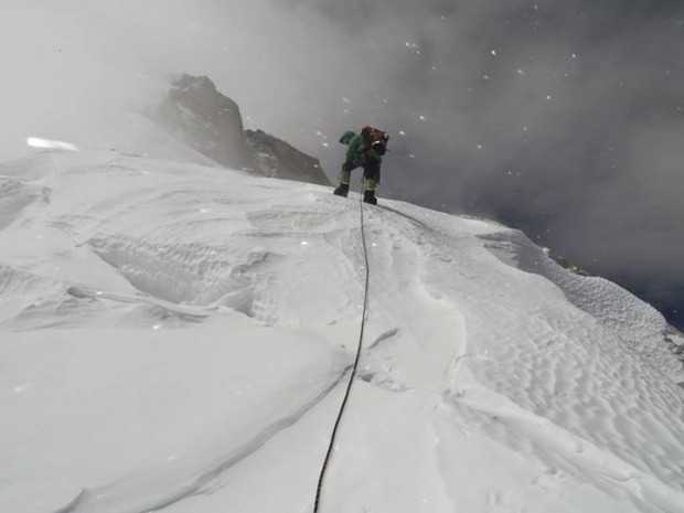 Алекс Тикон на высоте 7200 метров на Северной стене Канченджанги. Прохождение "Бастиона"