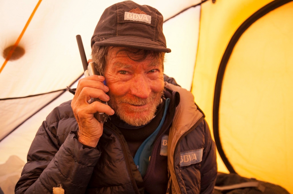 75-и летний испанский альпинист Карлос Сория (Carlos Soria) в восхождении на Канченджангу. май 2014 года