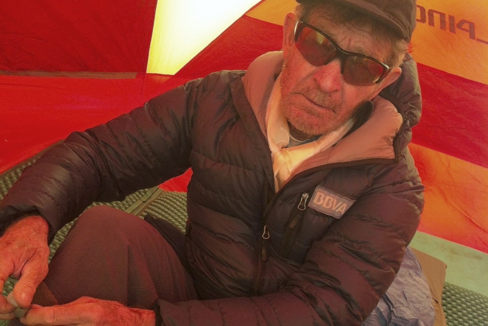 75-и летний испанский альпинист Карлос Сория (Carlos Soria) в восхождении на Канченджангу. май 2014 года