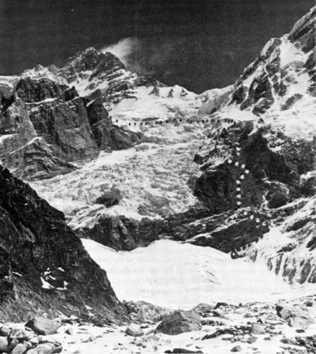  восьмитысячник Манаслу (8156 м), маршрут корейской экспедиции 1972 года. Фото из архива экспедиции