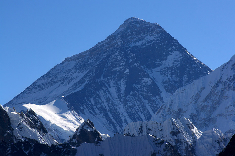 Эверест, 8850 метров. Точка съемки с высоты примерно 5400 метров