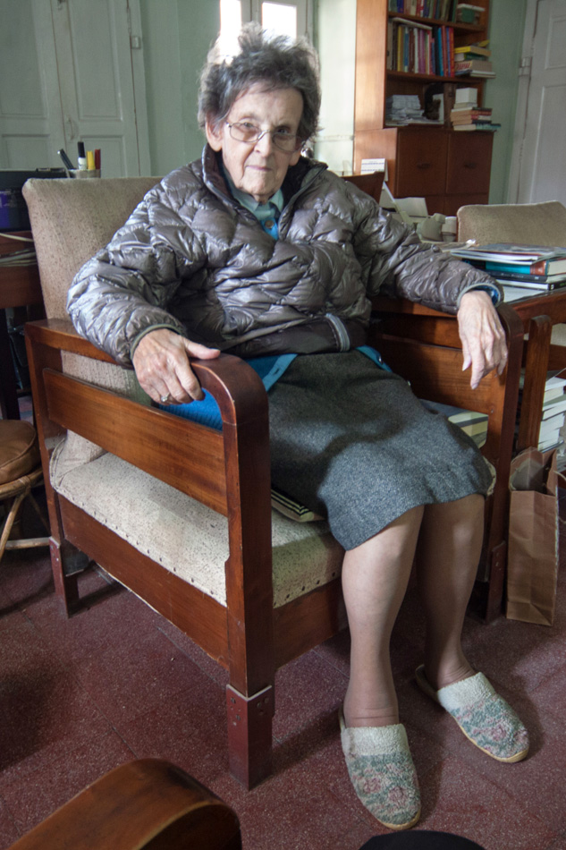 Элизабет Хоули в своей квартире в Катманду. 5 февраля 2014 года