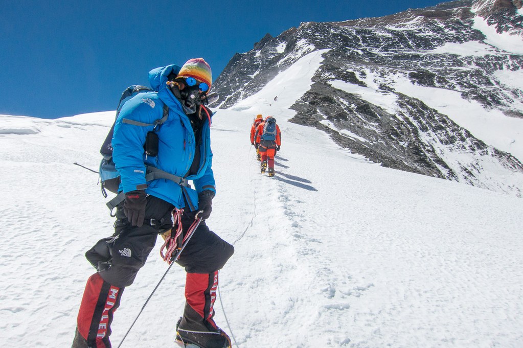 экспедиция "Клуб 7 Вершин" под руководством Александра Абрамова поднимается на Эверест. 24 мая 2014 года