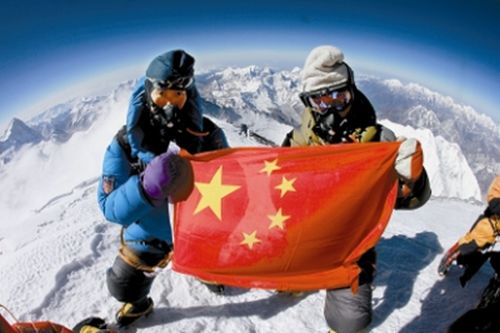 Ван Цзин (Wang Jing)  на вершине Эвереста. 23 мая 2014 года