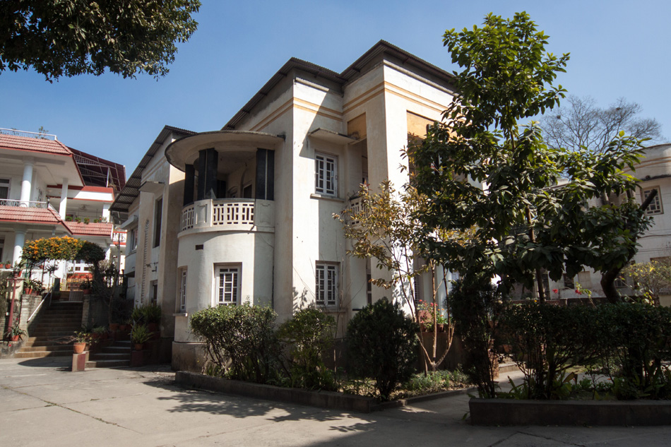 Дом в Катманду, на втором этаже которого находится квартира Элизабет Хоули 