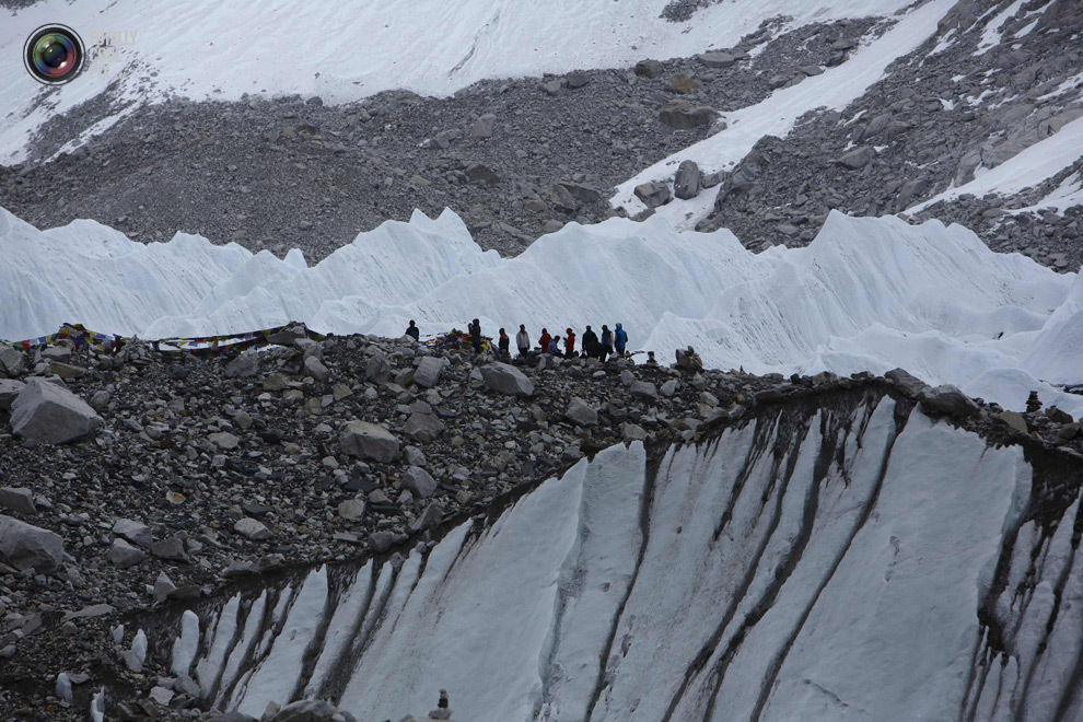 Проводники в базовом лагере Эвереста на высоте около 5300 метров над уровнем моря в районе Кхумбу, Непал. (NAVESH CHITRAKAR/REUTERS)