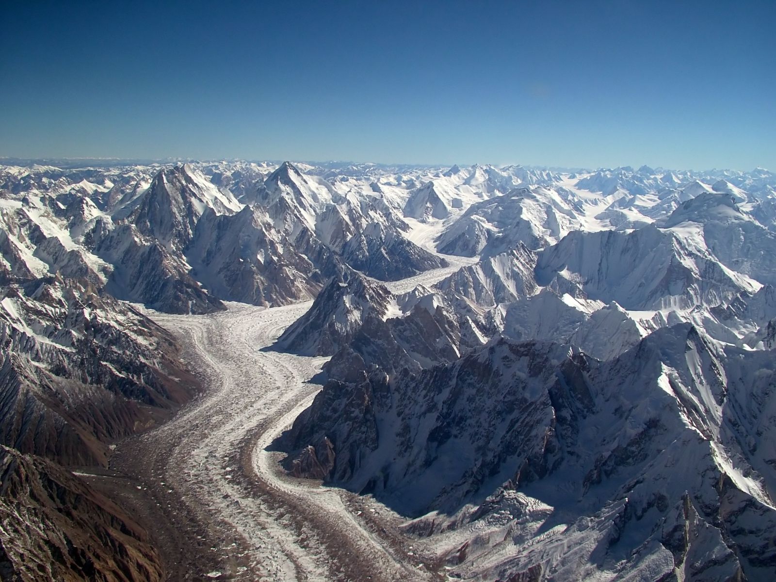 Каракорум. горы у ледника Балторо в Пакистане