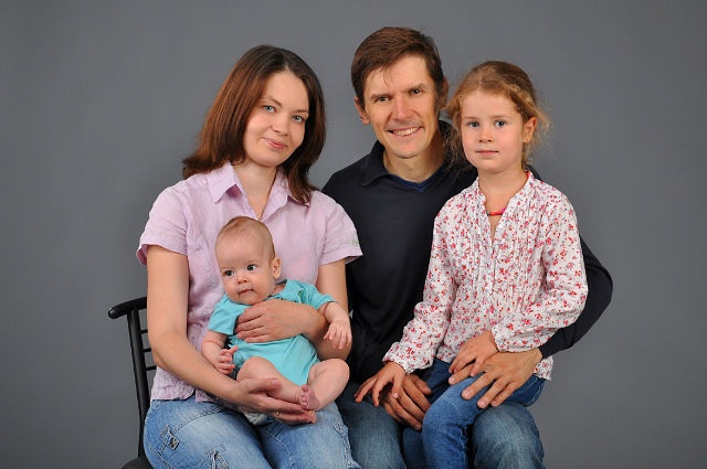 42-летний Дмитрий Коняев оставил дома жену и двоих детей. Он не знал, что вскоре у него родится третий ребенок